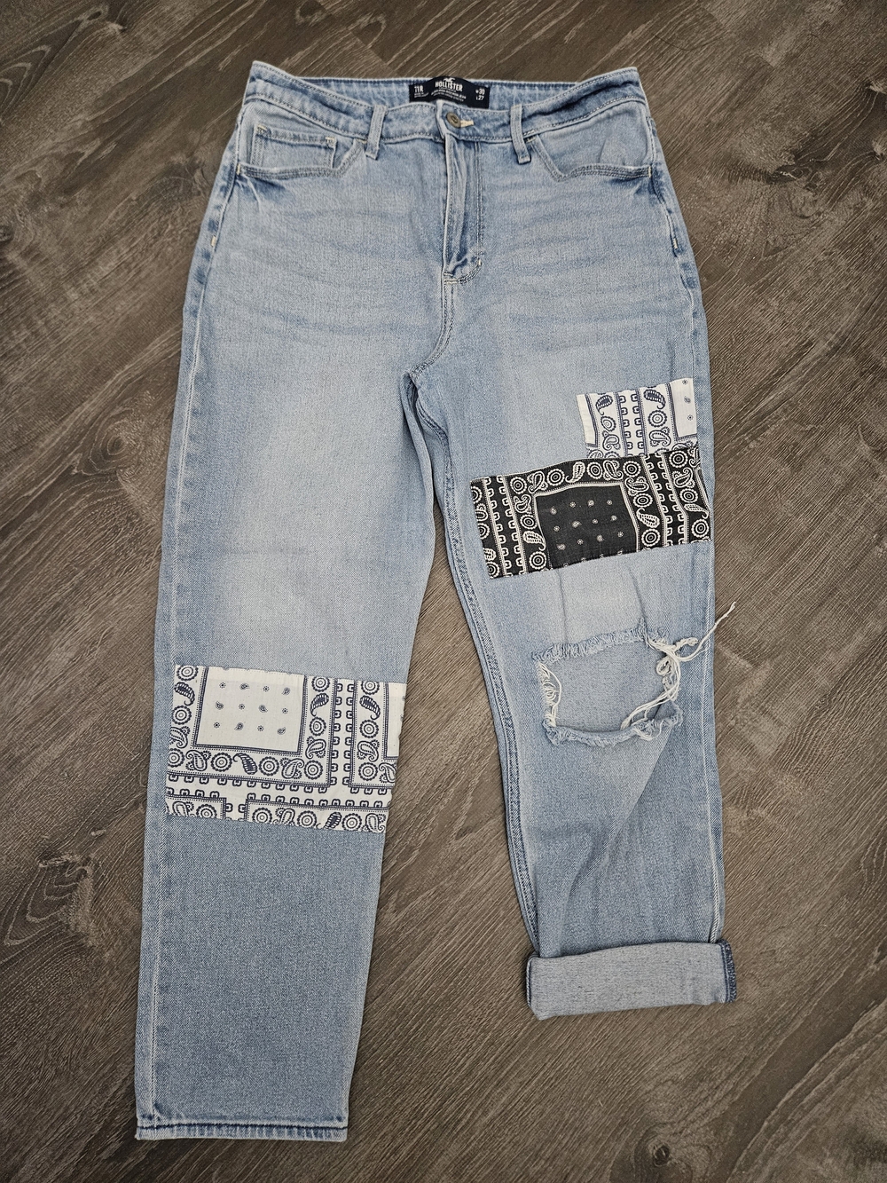 Hollister Ultra High Rise Mom Jeans Bandana Patchwork Distressed 11R W30